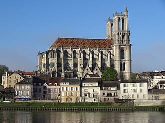 Mantes La Jolie, en juin — image 1